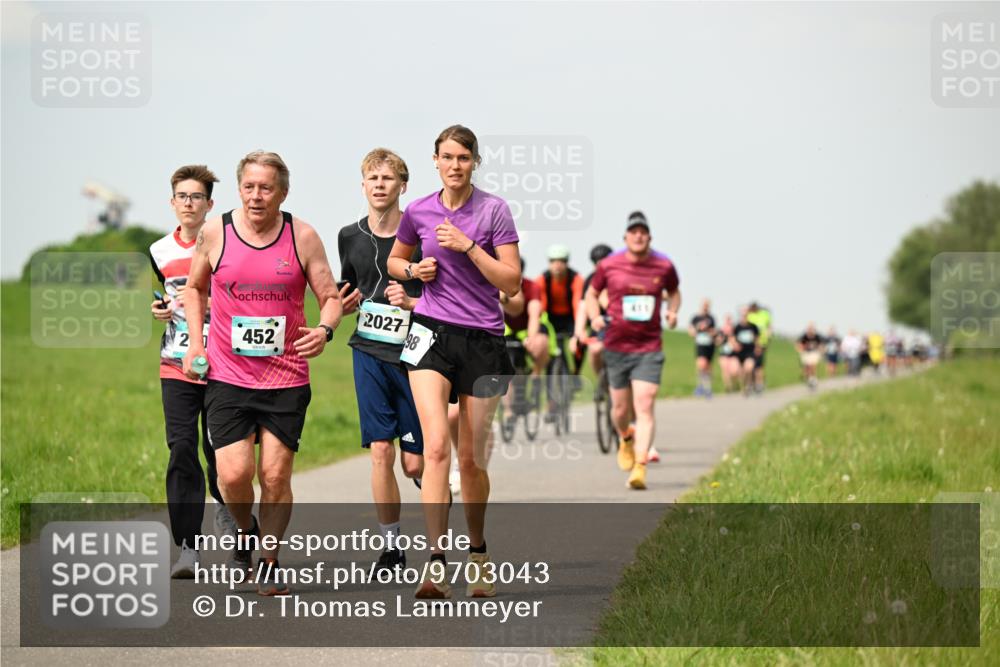 10.05.2026 - 8. Wedeler Halbmarathon Dr. Thomas Lammeyer http://msf.ph/oto/9703043 10.05.2026 11:49:43 Laufen 2027, 452 meine-sportfotos.de