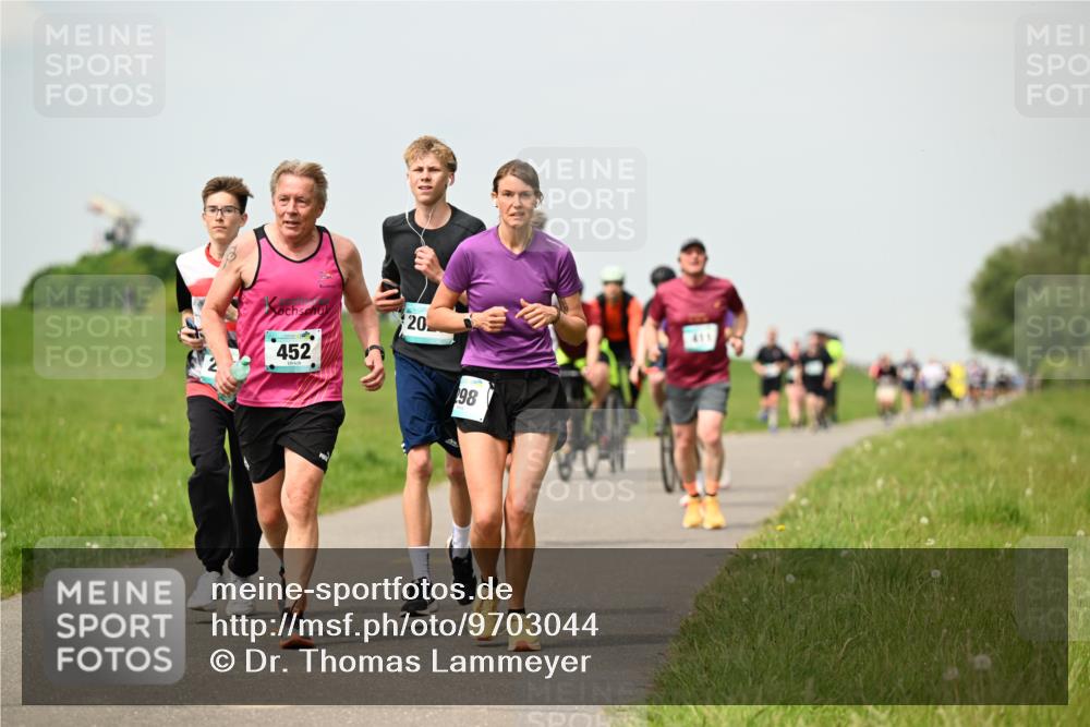 10.05.2026 - 8. Wedeler Halbmarathon Dr. Thomas Lammeyer http://msf.ph/oto/9703044 10.05.2026 11:49:42 Laufen 452 meine-sportfotos.de