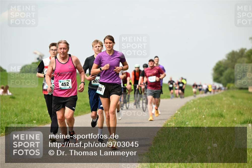 10.05.2026 - 8. Wedeler Halbmarathon Dr. Thomas Lammeyer http://msf.ph/oto/9703045 10.05.2026 11:49:43 Laufen 452, 202, 411 meine-sportfotos.de