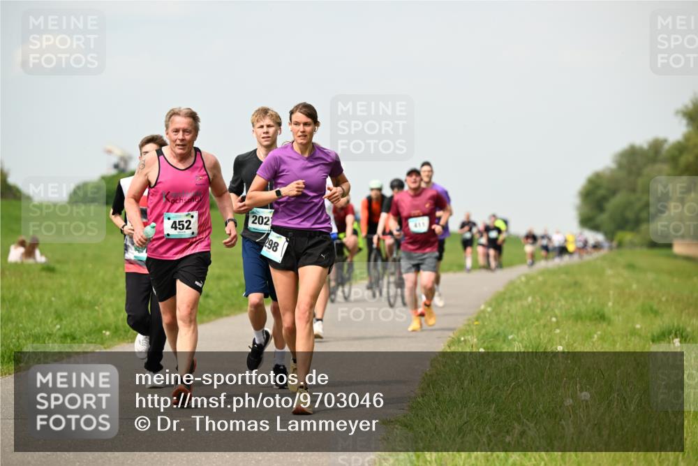 10.05.2026 - 8. Wedeler Halbmarathon Dr. Thomas Lammeyer http://msf.ph/oto/9703046 10.05.2026 11:49:43 Laufen 452, 202, 298, 411 meine-sportfotos.de