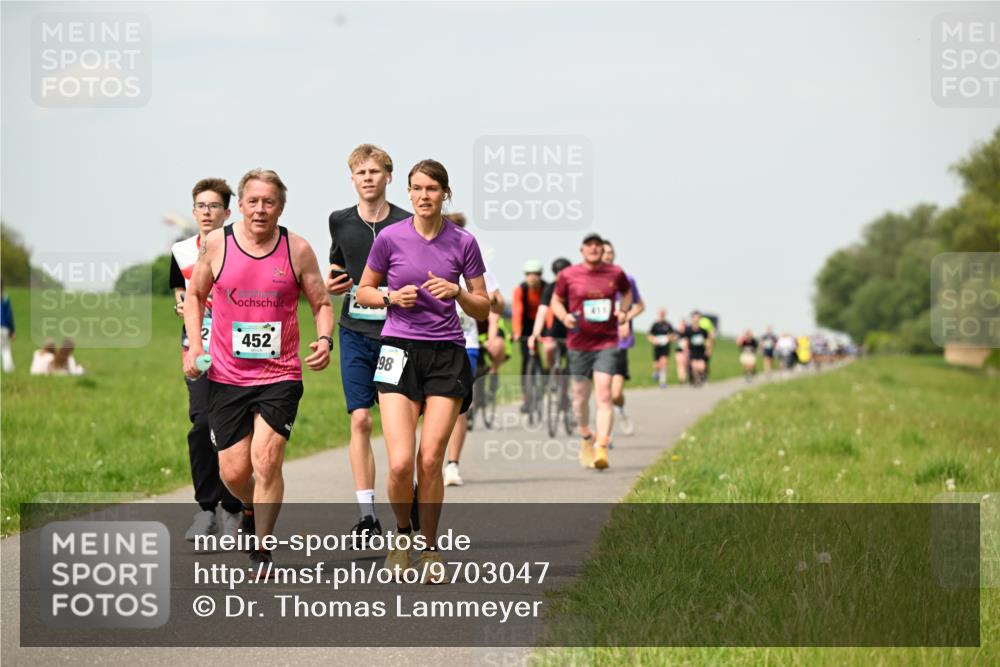 10.05.2026 - 8. Wedeler Halbmarathon Dr. Thomas Lammeyer http://msf.ph/oto/9703047 10.05.2026 11:49:43 Laufen 452 meine-sportfotos.de