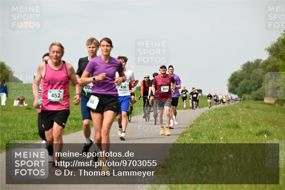 10.05.2026 - 8. Wedeler Halbmarathon Dr. Thomas Lammeyer http://msf.ph/oto/9703055 10.05.2026 11:49:44 Laufen 452, 202, 830, 195, 411 meine-sportfotos.de
