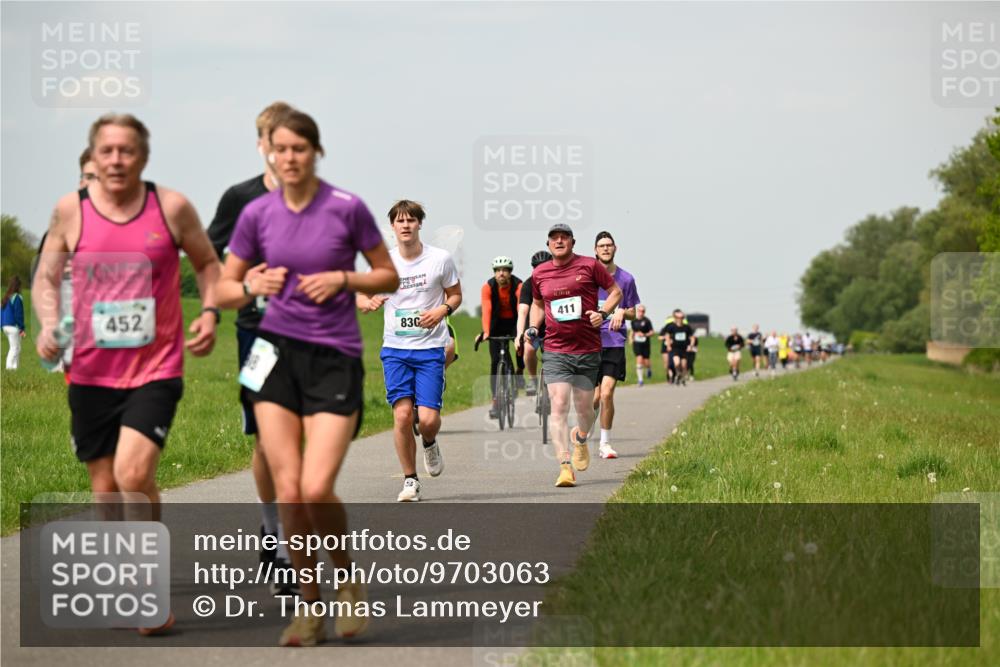 10.05.2026 - 8. Wedeler Halbmarathon Dr. Thomas Lammeyer http://msf.ph/oto/9703063 10.05.2026 11:49:44 Laufen 452, 830, 411 meine-sportfotos.de