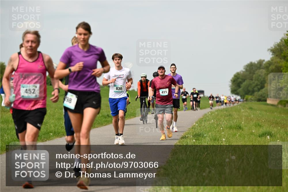 10.05.2026 - 8. Wedeler Halbmarathon Dr. Thomas Lammeyer http://msf.ph/oto/9703066 10.05.2026 11:49:44 Laufen 452, 830, 395, 411 meine-sportfotos.de