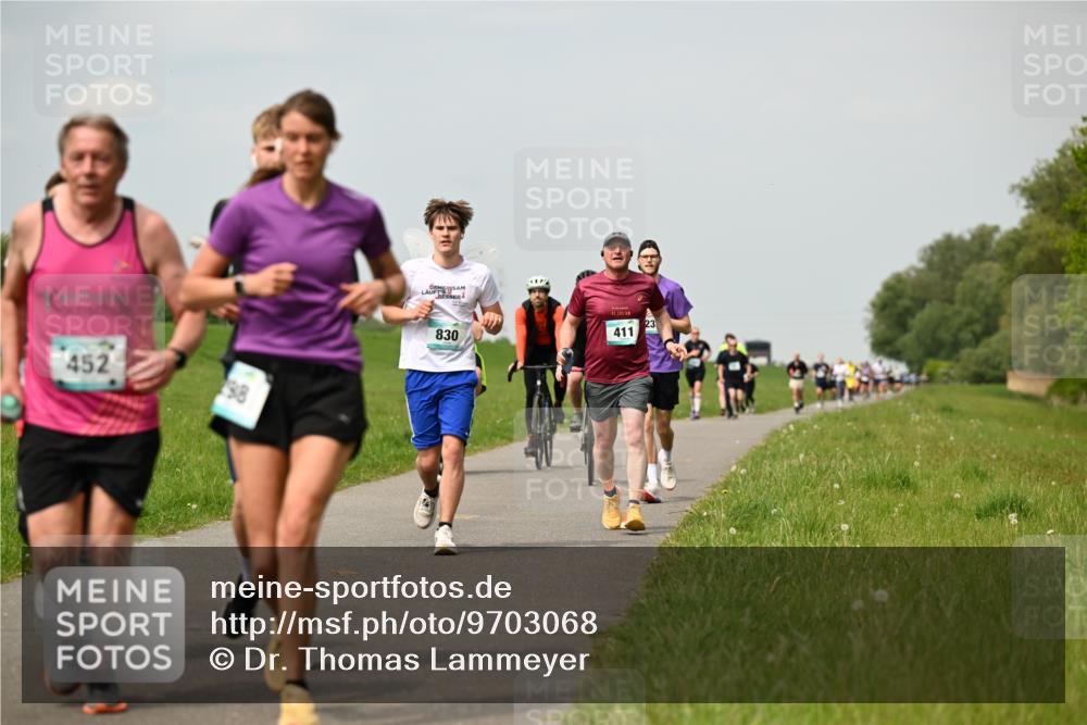 10.05.2026 - 8. Wedeler Halbmarathon Dr. Thomas Lammeyer http://msf.ph/oto/9703068 10.05.2026 11:49:45 Laufen 452, 830, 195, 411 meine-sportfotos.de