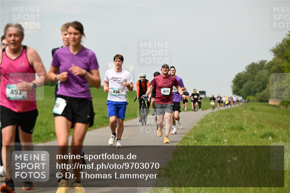 10.05.2026 - 8. Wedeler Halbmarathon Dr. Thomas Lammeyer http://msf.ph/oto/9703070 10.05.2026 11:49:45 Laufen 452, 830, 195, 411, 233 meine-sportfotos.de