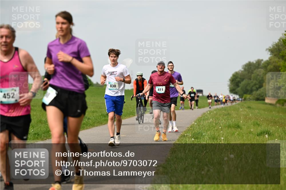 10.05.2026 - 8. Wedeler Halbmarathon Dr. Thomas Lammeyer http://msf.ph/oto/9703072 10.05.2026 11:49:45 Laufen 452, 830, 411 meine-sportfotos.de
