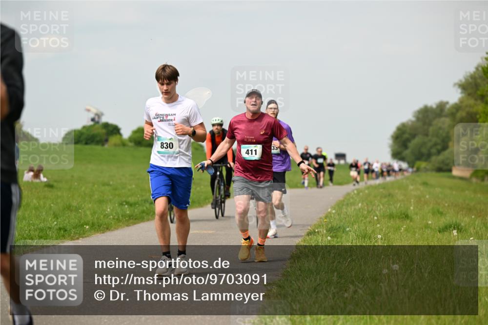 10.05.2026 - 8. Wedeler Halbmarathon Dr. Thomas Lammeyer http://msf.ph/oto/9703091 10.05.2026 11:49:46 Laufen 830, 195, 411 meine-sportfotos.de
