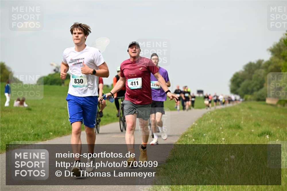 10.05.2026 - 8. Wedeler Halbmarathon Dr. Thomas Lammeyer http://msf.ph/oto/9703099 10.05.2026 11:49:47 Laufen 830, 195, 411, 2230 meine-sportfotos.de