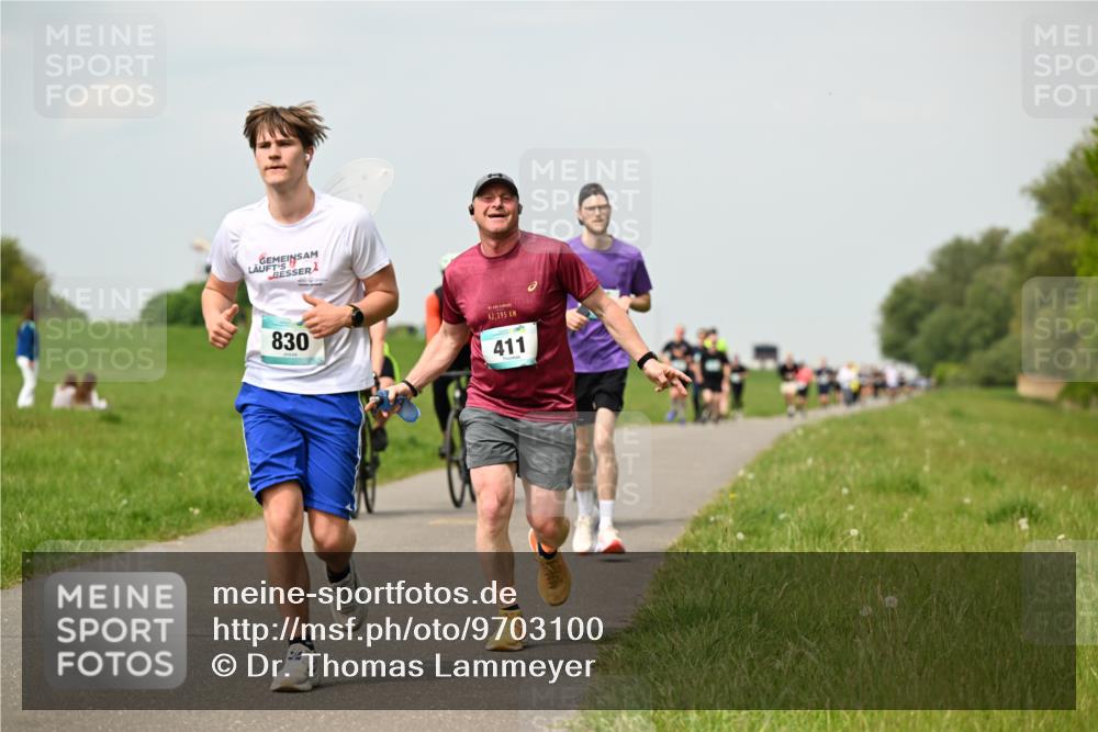 10.05.2026 - 8. Wedeler Halbmarathon Dr. Thomas Lammeyer http://msf.ph/oto/9703100 10.05.2026 11:49:47 Laufen 830, 195, 411 meine-sportfotos.de