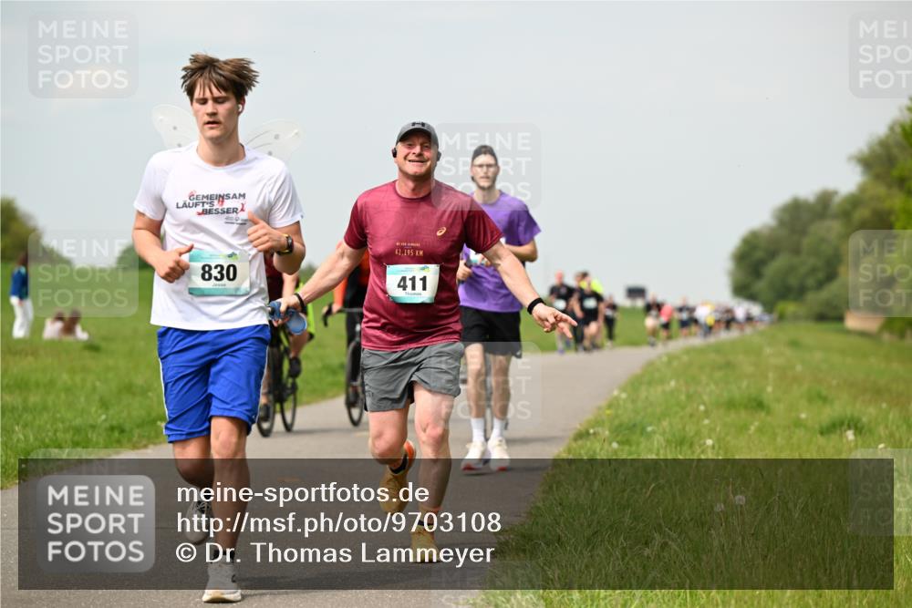 10.05.2026 - 8. Wedeler Halbmarathon Dr. Thomas Lammeyer http://msf.ph/oto/9703108 10.05.2026 11:49:47 Laufen 830, 195, 411 meine-sportfotos.de