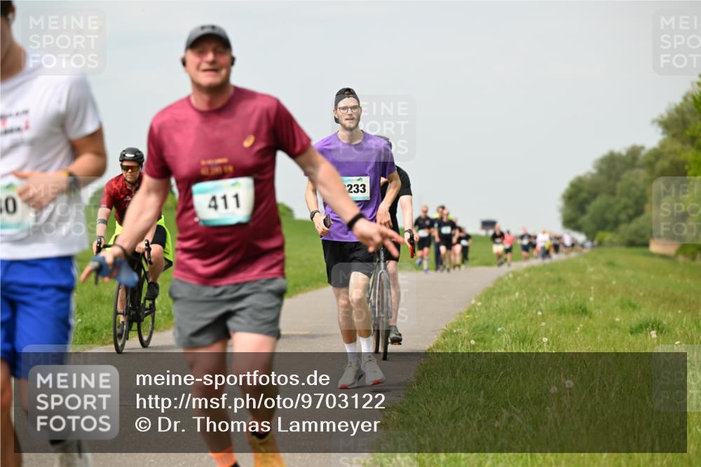 10.05.2026 - 8. Wedeler Halbmarathon Dr. Thomas Lammeyer http://msf.ph/oto/9703122 10.05.2026 11:49:49 Laufen 411, 233 meine-sportfotos.de