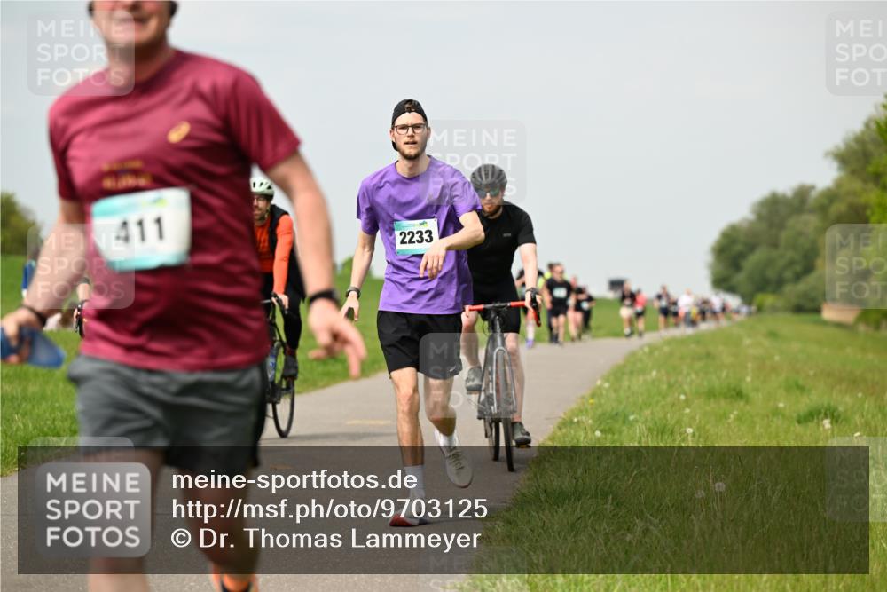 10.05.2026 - 8. Wedeler Halbmarathon Dr. Thomas Lammeyer http://msf.ph/oto/9703125 10.05.2026 11:49:49 Laufen 411, 2233 meine-sportfotos.de