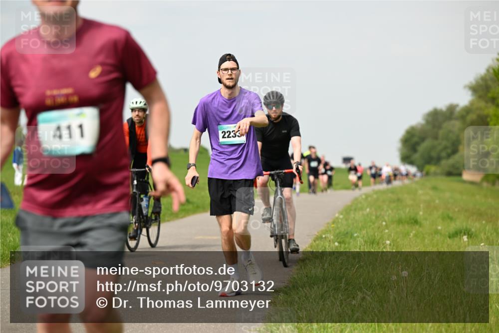 10.05.2026 - 8. Wedeler Halbmarathon Dr. Thomas Lammeyer http://msf.ph/oto/9703132 10.05.2026 11:49:49 Laufen 411, 2233 meine-sportfotos.de
