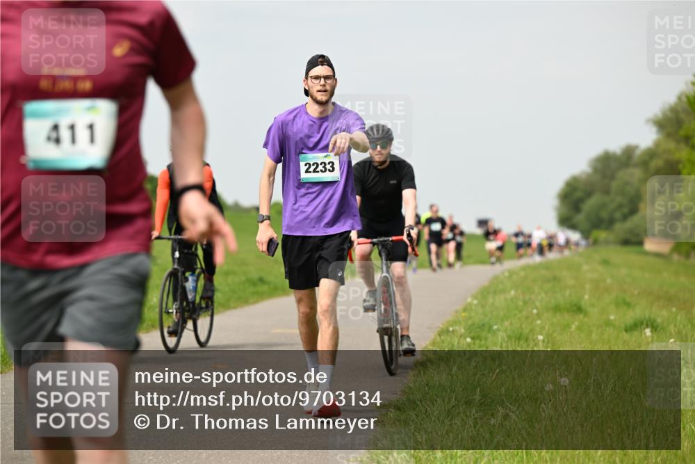 10.05.2026 - 8. Wedeler Halbmarathon Dr. Thomas Lammeyer http://msf.ph/oto/9703134 10.05.2026 11:49:49 Laufen 411, 2233 meine-sportfotos.de