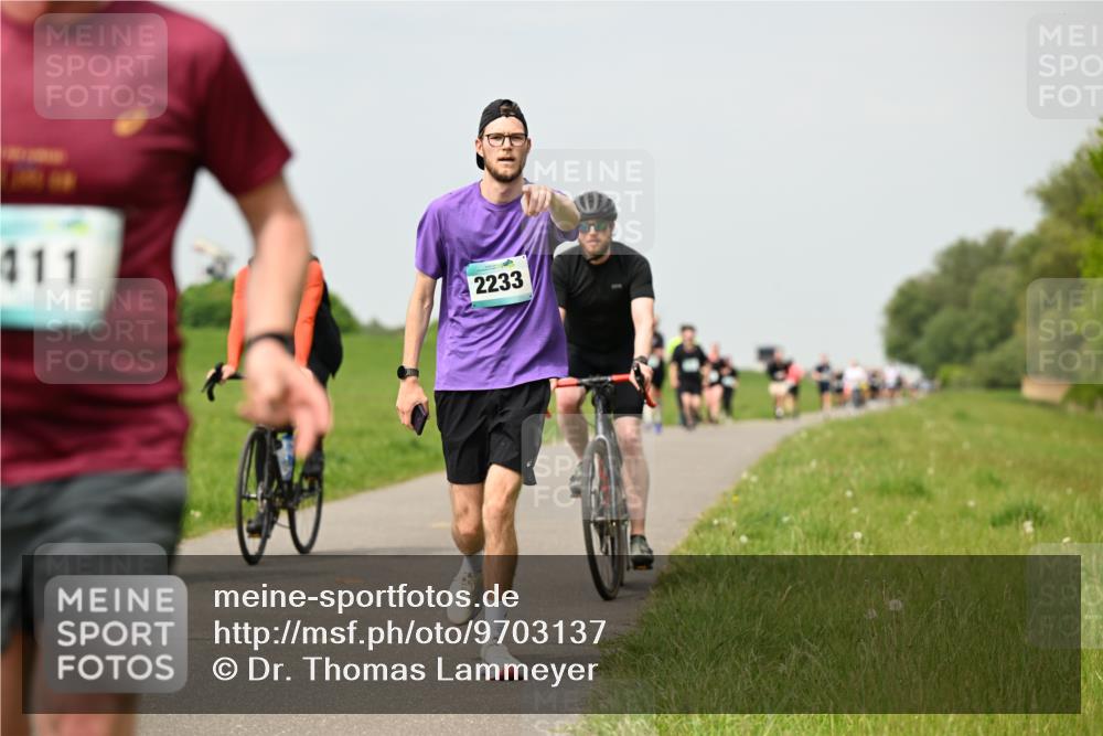 10.05.2026 - 8. Wedeler Halbmarathon Dr. Thomas Lammeyer http://msf.ph/oto/9703137 10.05.2026 11:49:50 Laufen 411, 2233 meine-sportfotos.de