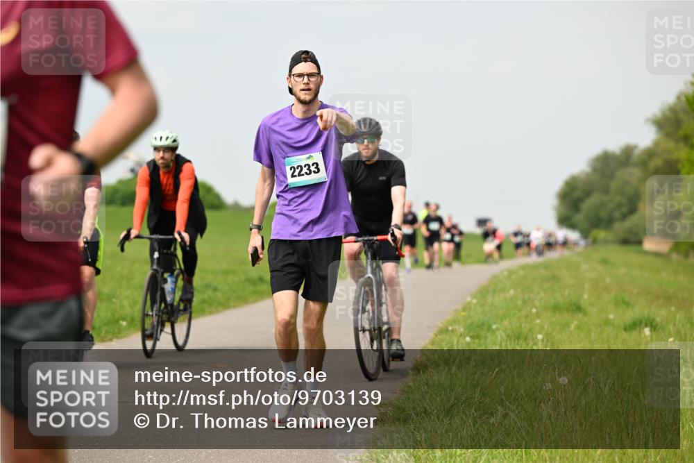 10.05.2026 - 8. Wedeler Halbmarathon Dr. Thomas Lammeyer http://msf.ph/oto/9703139 10.05.2026 11:49:50 Laufen 2233 meine-sportfotos.de