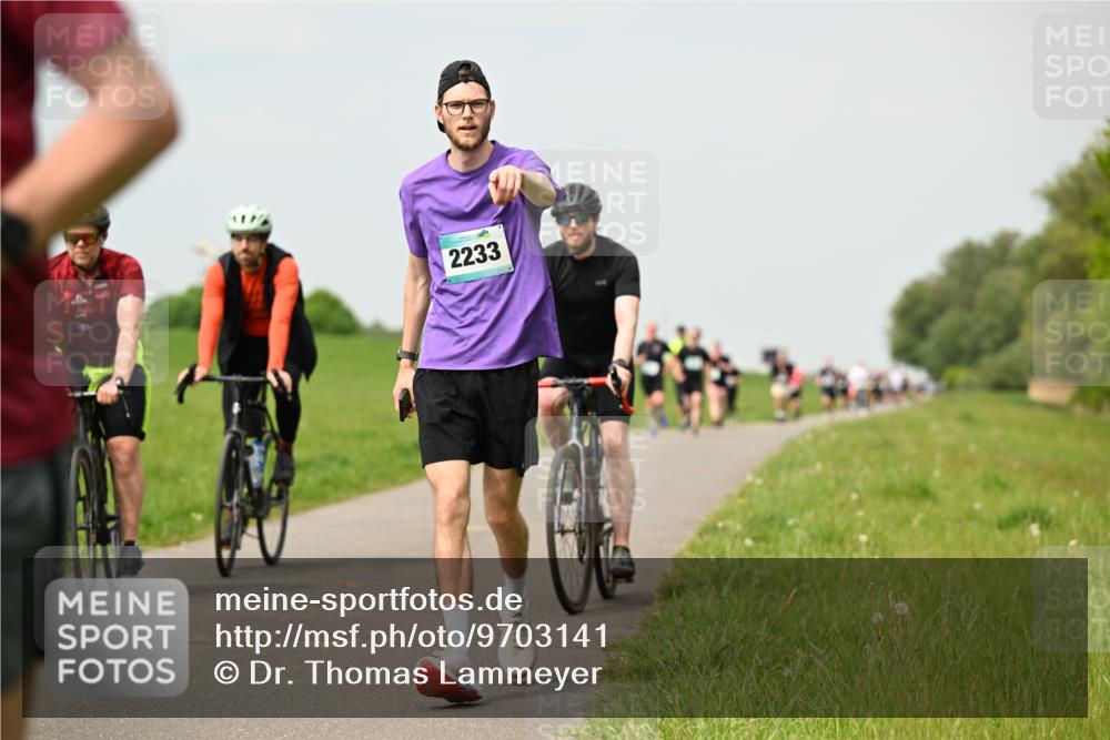 10.05.2026 - 8. Wedeler Halbmarathon Dr. Thomas Lammeyer http://msf.ph/oto/9703141 10.05.2026 11:49:50 Laufen 2233 meine-sportfotos.de