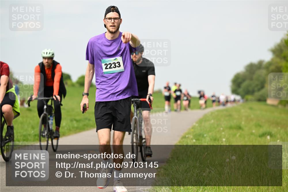 10.05.2026 - 8. Wedeler Halbmarathon Dr. Thomas Lammeyer http://msf.ph/oto/9703145 10.05.2026 11:49:50 Laufen 2233 meine-sportfotos.de