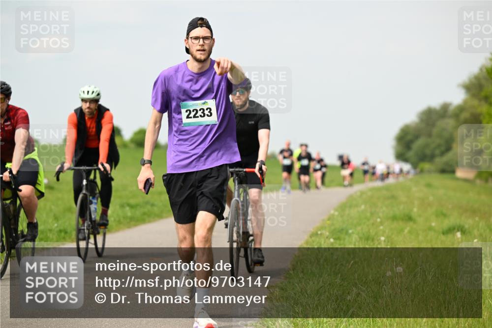 10.05.2026 - 8. Wedeler Halbmarathon Dr. Thomas Lammeyer http://msf.ph/oto/9703147 10.05.2026 11:49:50 Laufen 2233 meine-sportfotos.de
