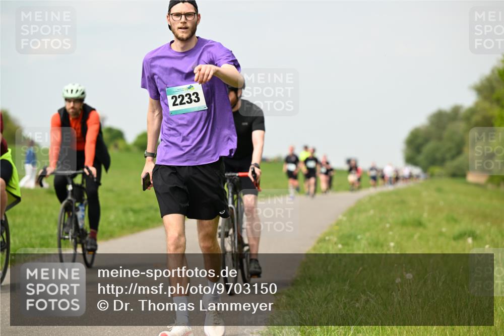 10.05.2026 - 8. Wedeler Halbmarathon Dr. Thomas Lammeyer http://msf.ph/oto/9703150 10.05.2026 11:49:50 Laufen 2233 meine-sportfotos.de