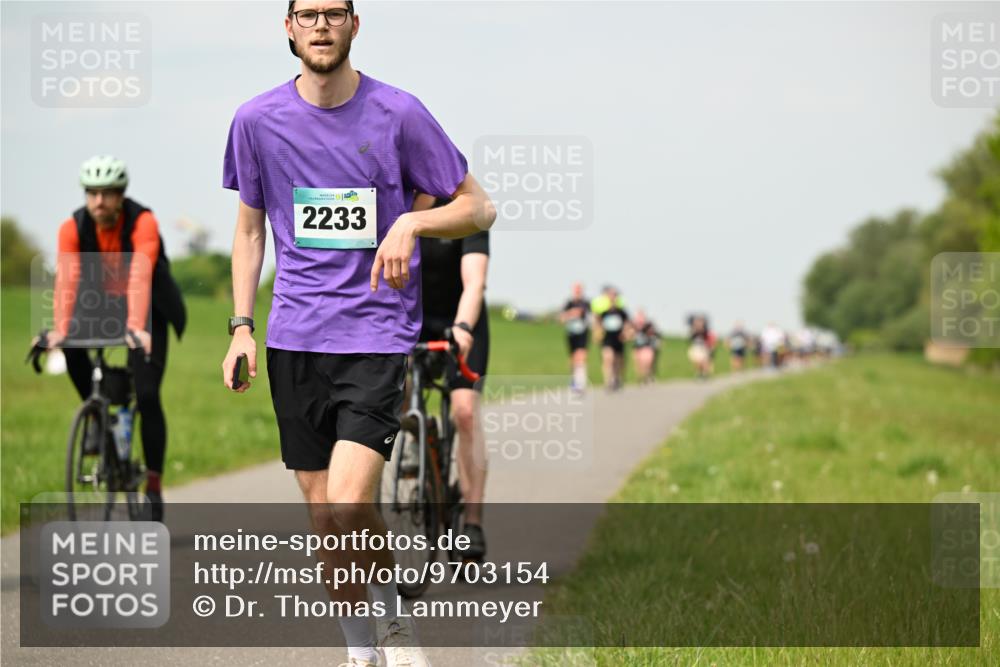 10.05.2026 - 8. Wedeler Halbmarathon Dr. Thomas Lammeyer http://msf.ph/oto/9703154 10.05.2026 11:49:51 Laufen 2233 meine-sportfotos.de