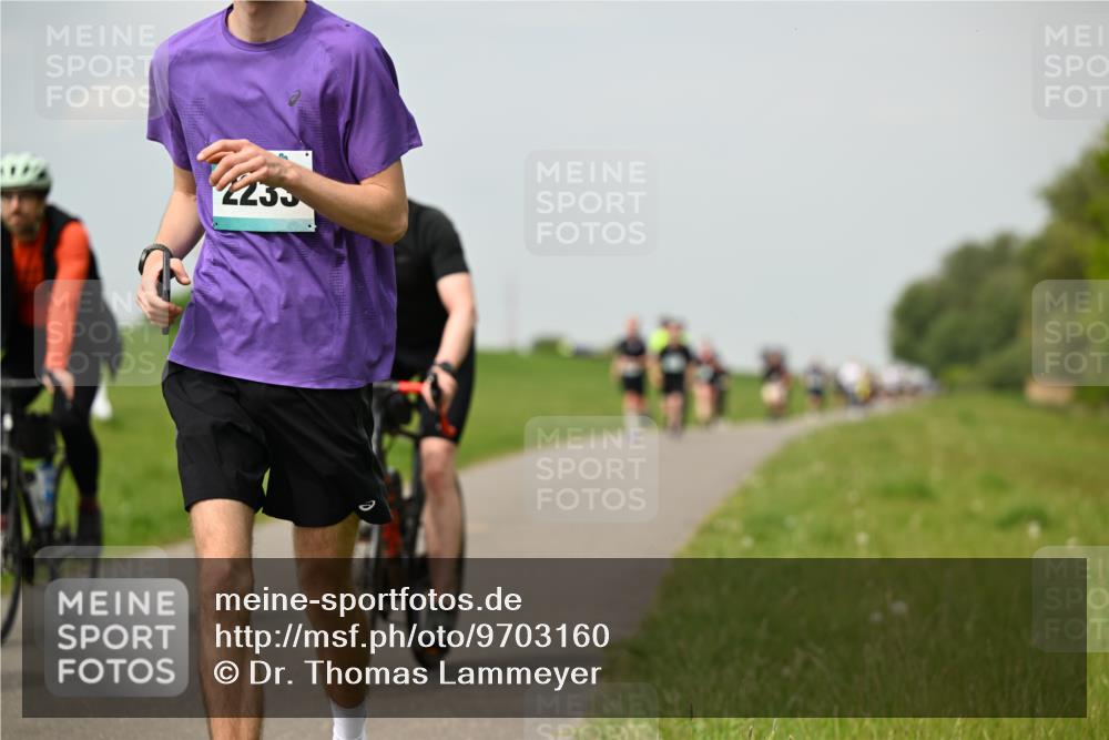 10.05.2026 - 8. Wedeler Halbmarathon Dr. Thomas Lammeyer http://msf.ph/oto/9703160 10.05.2026 11:49:51 Laufen 2233 meine-sportfotos.de