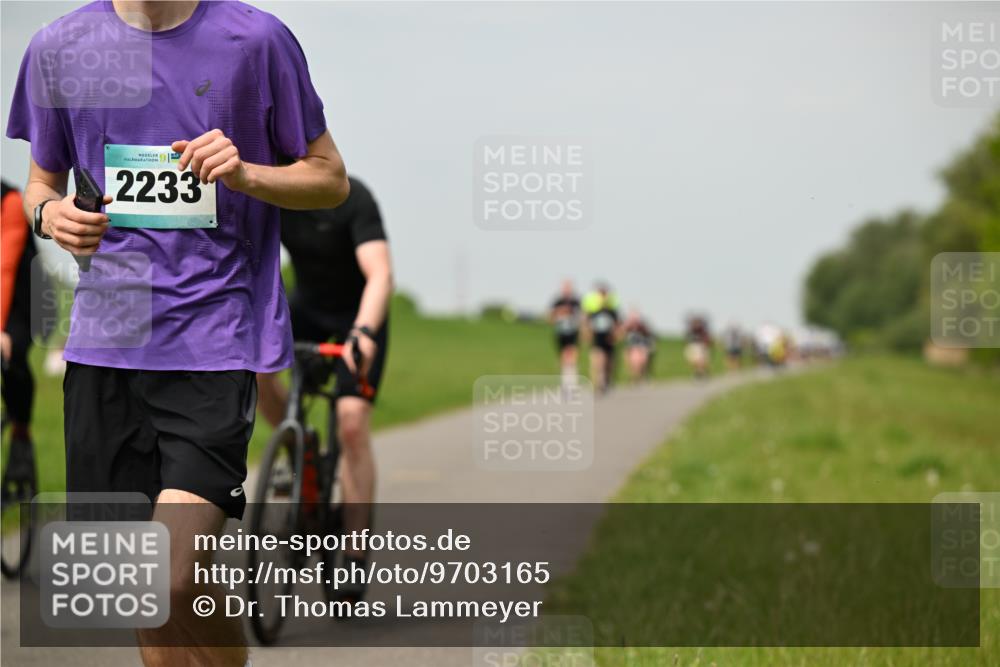 10.05.2026 - 8. Wedeler Halbmarathon Dr. Thomas Lammeyer http://msf.ph/oto/9703165 10.05.2026 11:49:51 Laufen 2233 meine-sportfotos.de
