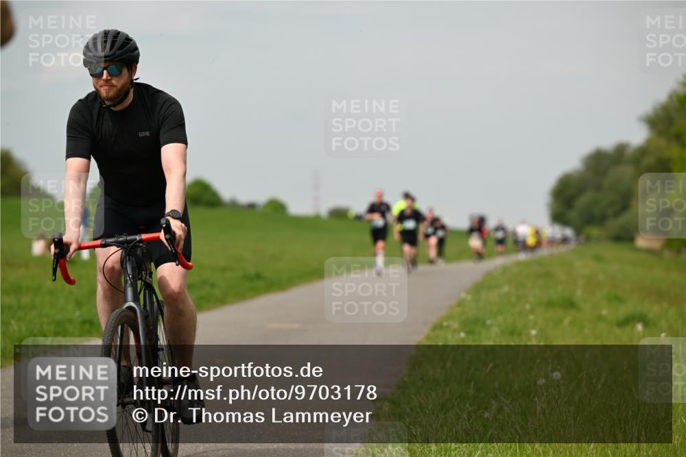 10.05.2026 - 8. Wedeler Halbmarathon Dr. Thomas Lammeyer http://msf.ph/oto/9703178 10.05.2026 11:49:52 Laufen  meine-sportfotos.de