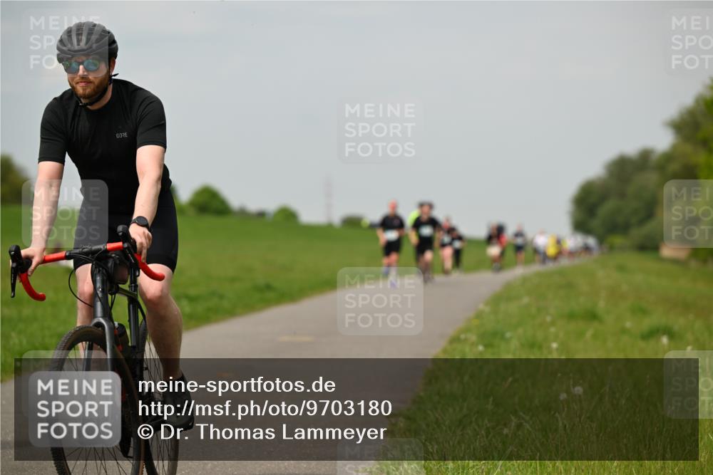 10.05.2026 - 8. Wedeler Halbmarathon Dr. Thomas Lammeyer http://msf.ph/oto/9703180 10.05.2026 11:49:52 Laufen  meine-sportfotos.de