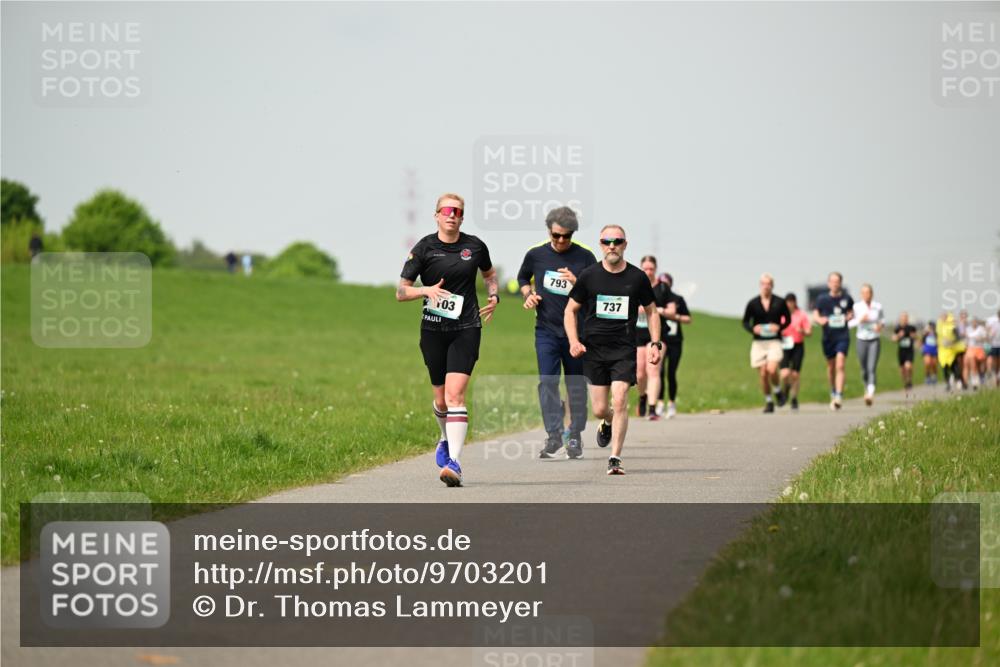 10.05.2026 - 8. Wedeler Halbmarathon Dr. Thomas Lammeyer http://msf.ph/oto/9703201 10.05.2026 11:49:56 Laufen 793, 737 meine-sportfotos.de