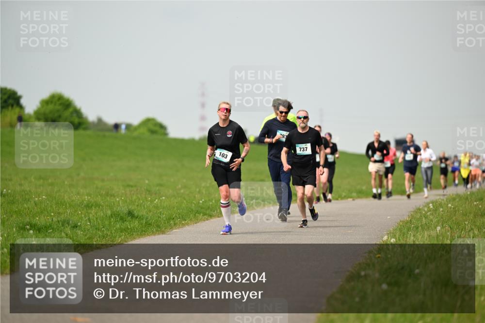 10.05.2026 - 8. Wedeler Halbmarathon Dr. Thomas Lammeyer http://msf.ph/oto/9703204 10.05.2026 11:49:56 Laufen 103, 737 meine-sportfotos.de