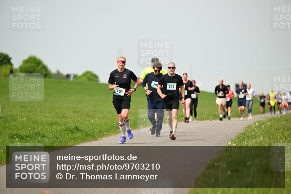 10.05.2026 - 8. Wedeler Halbmarathon Dr. Thomas Lammeyer http://msf.ph/oto/9703210 10.05.2026 11:49:57 Laufen 103, 793, 737 meine-sportfotos.de