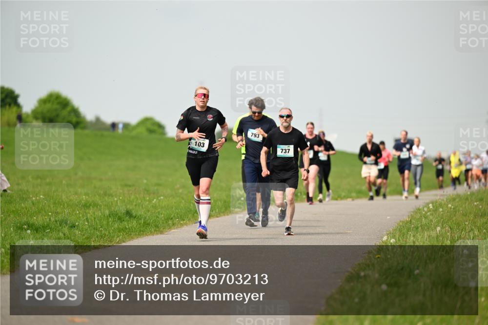 10.05.2026 - 8. Wedeler Halbmarathon Dr. Thomas Lammeyer http://msf.ph/oto/9703213 10.05.2026 11:49:57 Laufen 103, 793, 737 meine-sportfotos.de