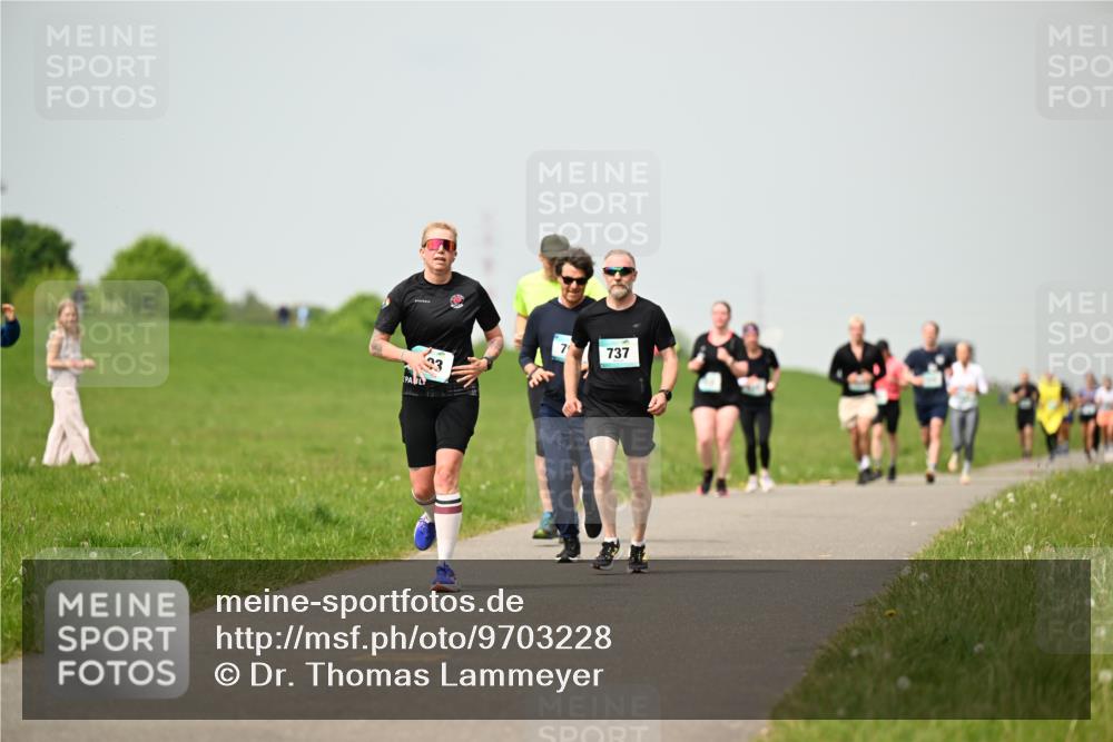 10.05.2026 - 8. Wedeler Halbmarathon Dr. Thomas Lammeyer http://msf.ph/oto/9703228 10.05.2026 11:49:58 Laufen 737 meine-sportfotos.de