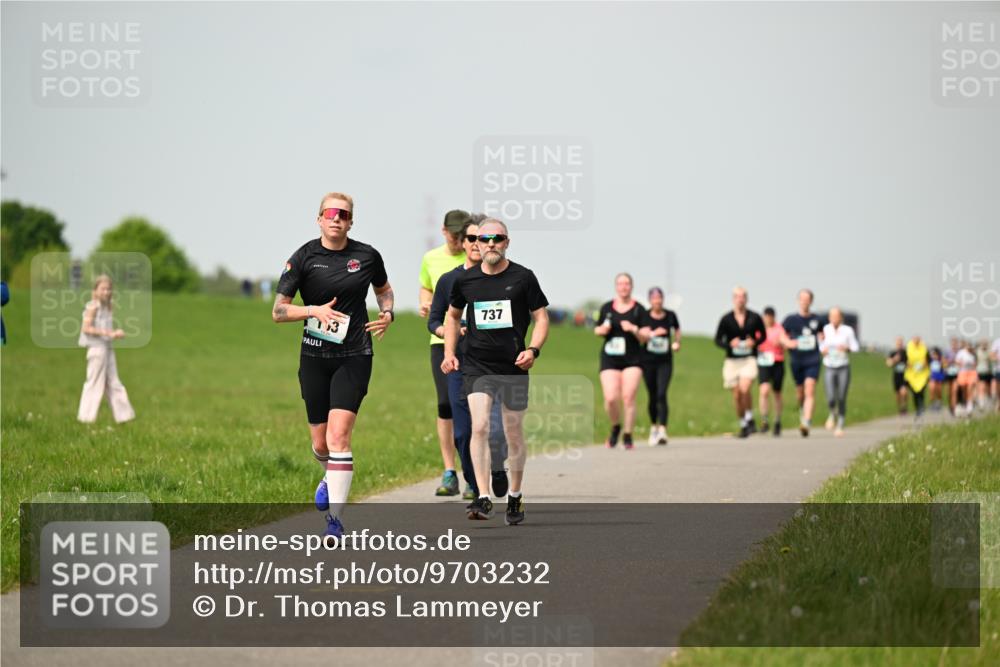 10.05.2026 - 8. Wedeler Halbmarathon Dr. Thomas Lammeyer http://msf.ph/oto/9703232 10.05.2026 11:49:58 Laufen 737 meine-sportfotos.de
