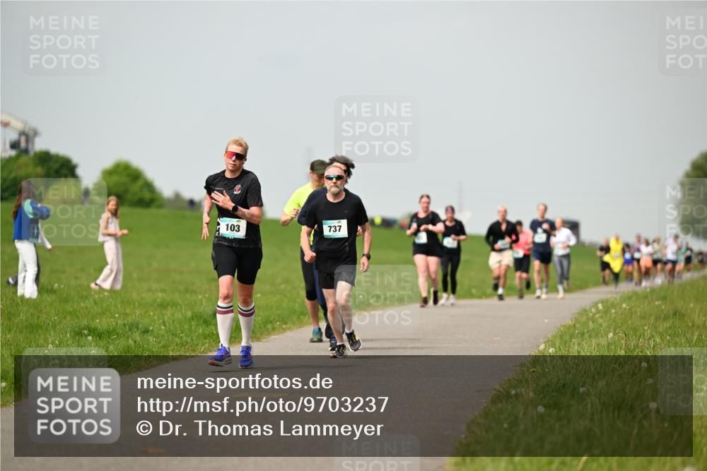 10.05.2026 - 8. Wedeler Halbmarathon Dr. Thomas Lammeyer http://msf.ph/oto/9703237 10.05.2026 11:49:59 Laufen 737, 103 meine-sportfotos.de