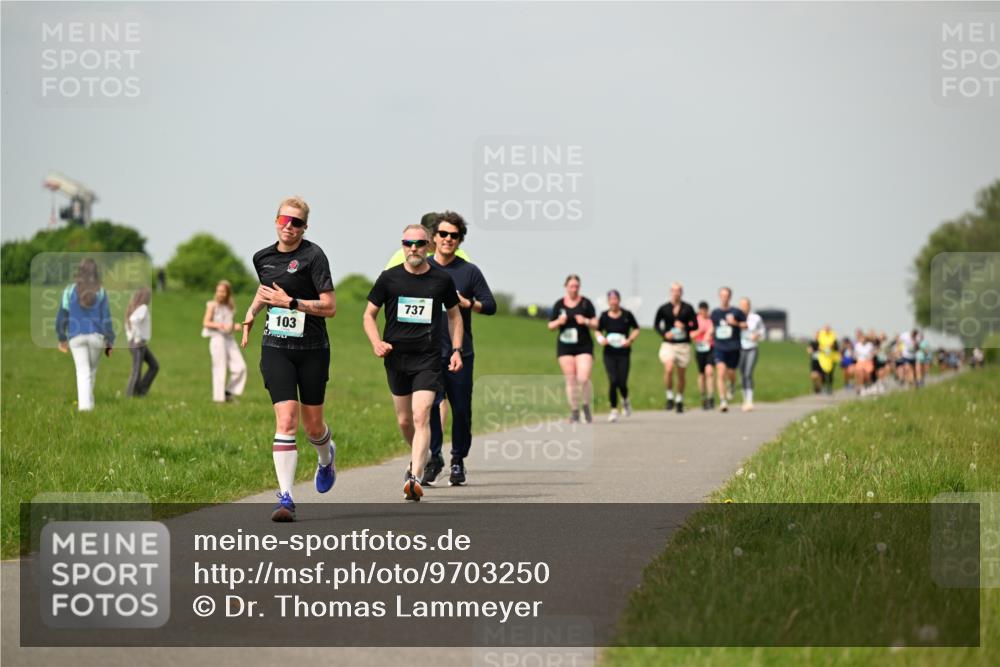 10.05.2026 - 8. Wedeler Halbmarathon Dr. Thomas Lammeyer http://msf.ph/oto/9703250 10.05.2026 11:50:00 Laufen 103, 737 meine-sportfotos.de