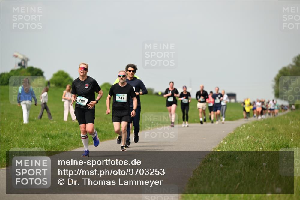 10.05.2026 - 8. Wedeler Halbmarathon Dr. Thomas Lammeyer http://msf.ph/oto/9703253 10.05.2026 11:50:00 Laufen 103, 737 meine-sportfotos.de