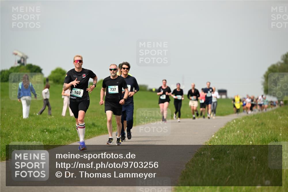 10.05.2026 - 8. Wedeler Halbmarathon Dr. Thomas Lammeyer http://msf.ph/oto/9703256 10.05.2026 11:50:00 Laufen 103, 737 meine-sportfotos.de