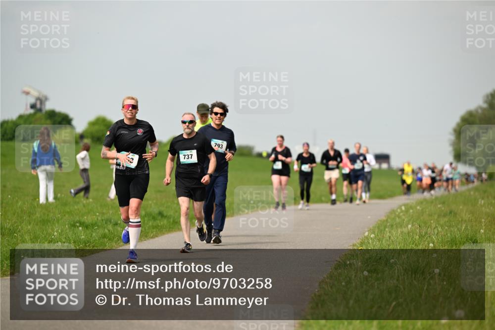 10.05.2026 - 8. Wedeler Halbmarathon Dr. Thomas Lammeyer http://msf.ph/oto/9703258 10.05.2026 11:50:00 Laufen 737, 793 meine-sportfotos.de