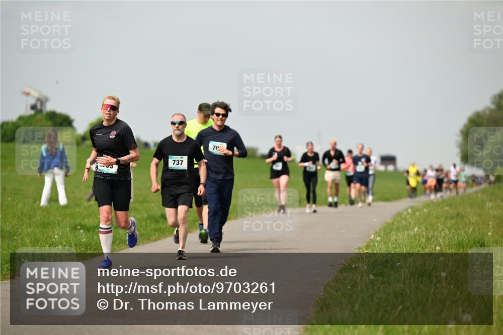 10.05.2026 - 8. Wedeler Halbmarathon Dr. Thomas Lammeyer http://msf.ph/oto/9703261 10.05.2026 11:50:00 Laufen 737 meine-sportfotos.de