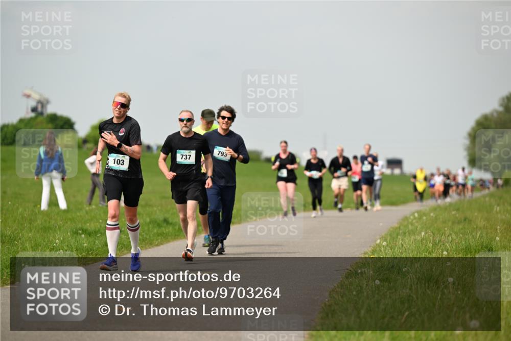 10.05.2026 - 8. Wedeler Halbmarathon Dr. Thomas Lammeyer http://msf.ph/oto/9703264 10.05.2026 11:50:00 Laufen 103, 737, 793 meine-sportfotos.de