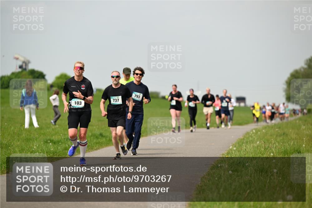 10.05.2026 - 8. Wedeler Halbmarathon Dr. Thomas Lammeyer http://msf.ph/oto/9703267 10.05.2026 11:50:00 Laufen 103, 737, 793 meine-sportfotos.de