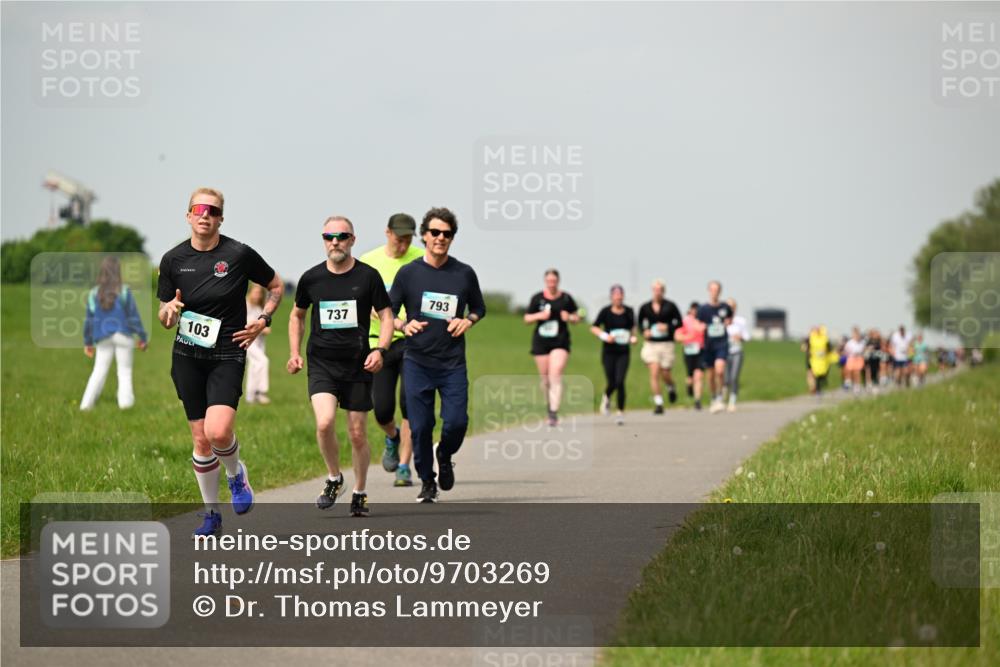 10.05.2026 - 8. Wedeler Halbmarathon Dr. Thomas Lammeyer http://msf.ph/oto/9703269 10.05.2026 11:50:01 Laufen 103, 793, 737 meine-sportfotos.de