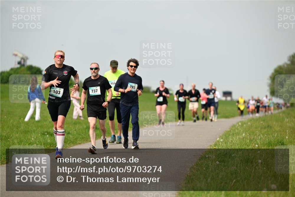 10.05.2026 - 8. Wedeler Halbmarathon Dr. Thomas Lammeyer http://msf.ph/oto/9703274 10.05.2026 11:50:01 Laufen 103, 737, 956, 793 meine-sportfotos.de