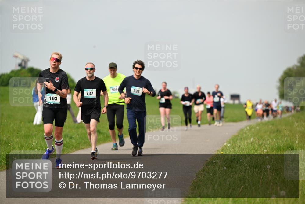 10.05.2026 - 8. Wedeler Halbmarathon Dr. Thomas Lammeyer http://msf.ph/oto/9703277 10.05.2026 11:50:01 Laufen 956, 793, 737, 103 meine-sportfotos.de
