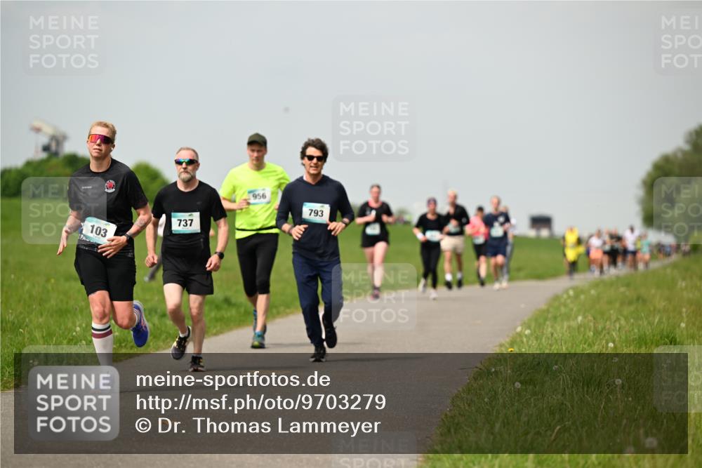 10.05.2026 - 8. Wedeler Halbmarathon Dr. Thomas Lammeyer http://msf.ph/oto/9703279 10.05.2026 11:50:01 Laufen 103, 737, 956, 793 meine-sportfotos.de