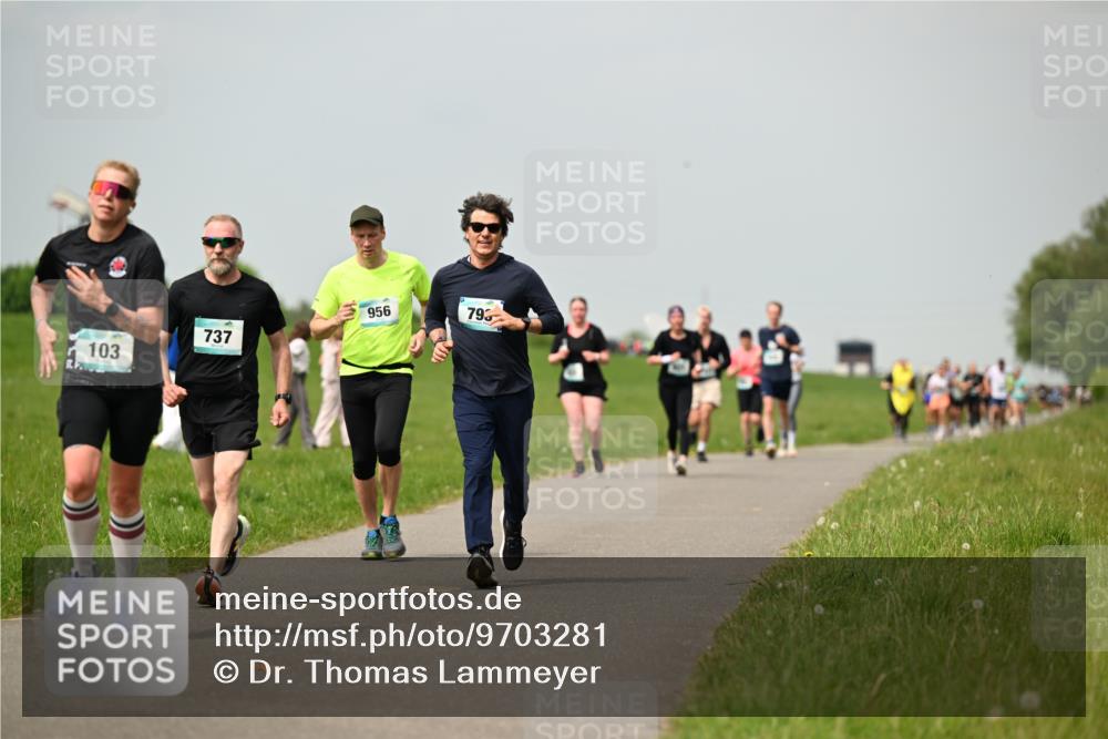10.05.2026 - 8. Wedeler Halbmarathon Dr. Thomas Lammeyer http://msf.ph/oto/9703281 10.05.2026 11:50:02 Laufen 103, 737, 956, 793 meine-sportfotos.de