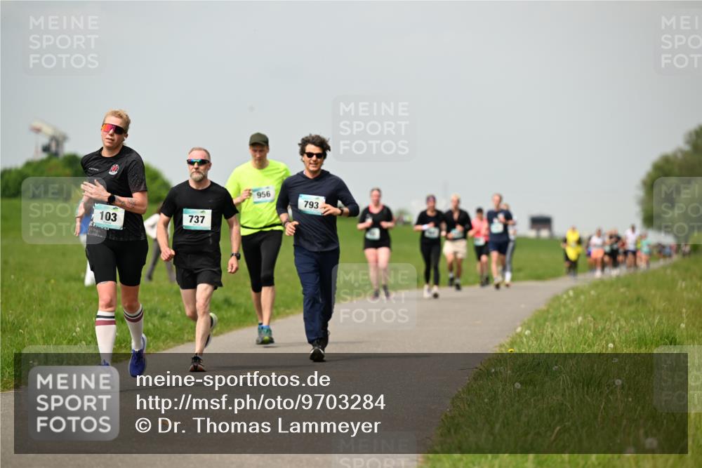 10.05.2026 - 8. Wedeler Halbmarathon Dr. Thomas Lammeyer http://msf.ph/oto/9703284 10.05.2026 11:50:01 Laufen 103, 737, 956, 793 meine-sportfotos.de